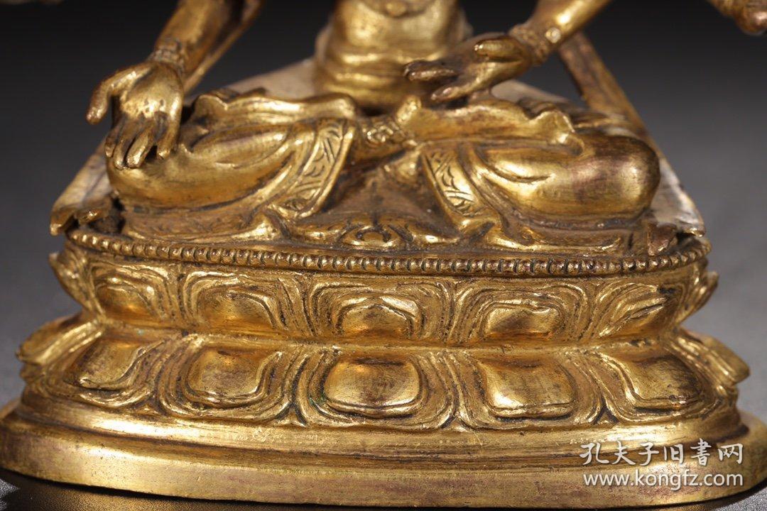 铜鎏金三面佛 尺寸:高10.5㎝,重350.7g 铜胎精良,铸工
