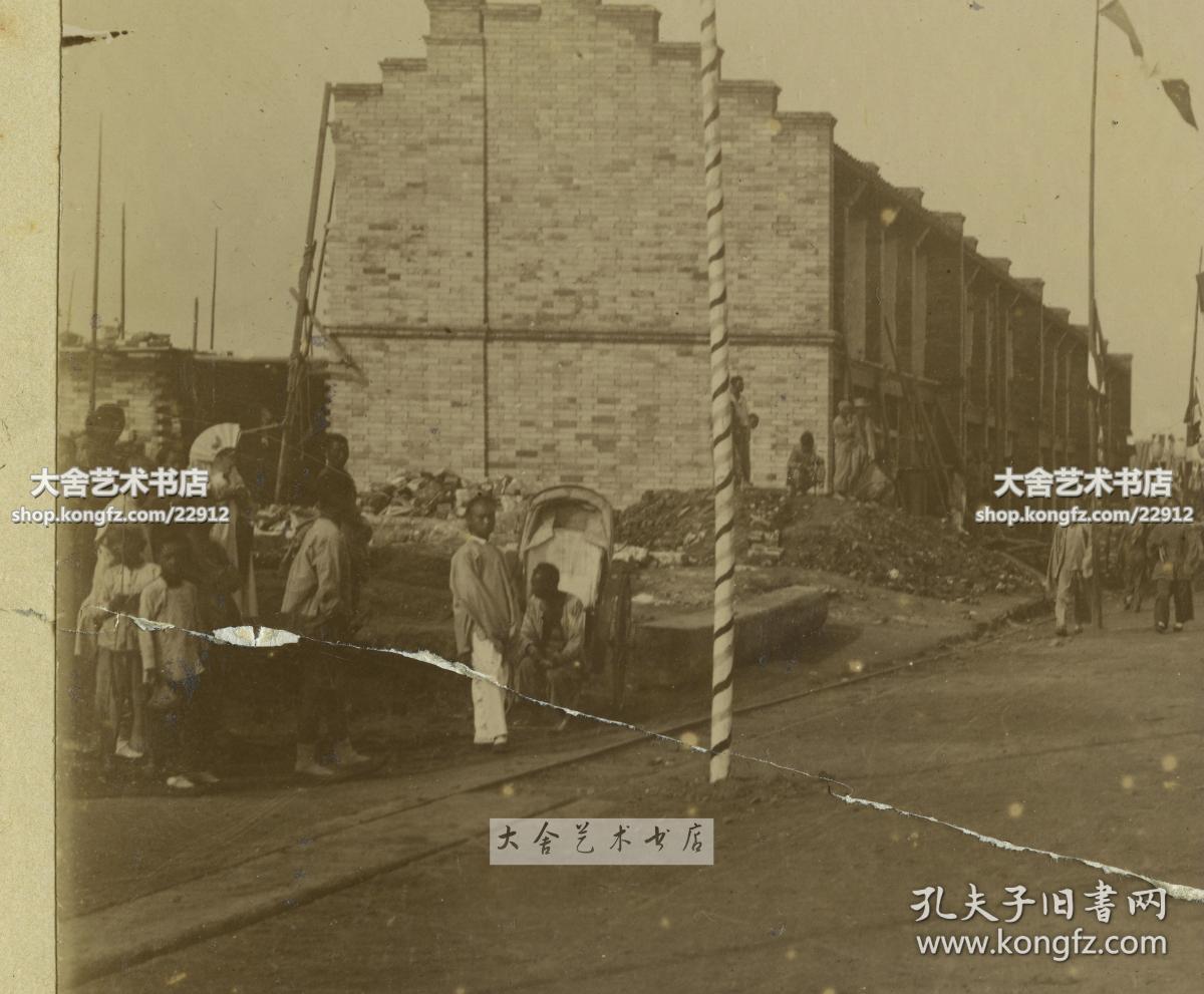 清代1901年八国联军法国军队驻天津兵营附近街道(baron路) 老照片一张