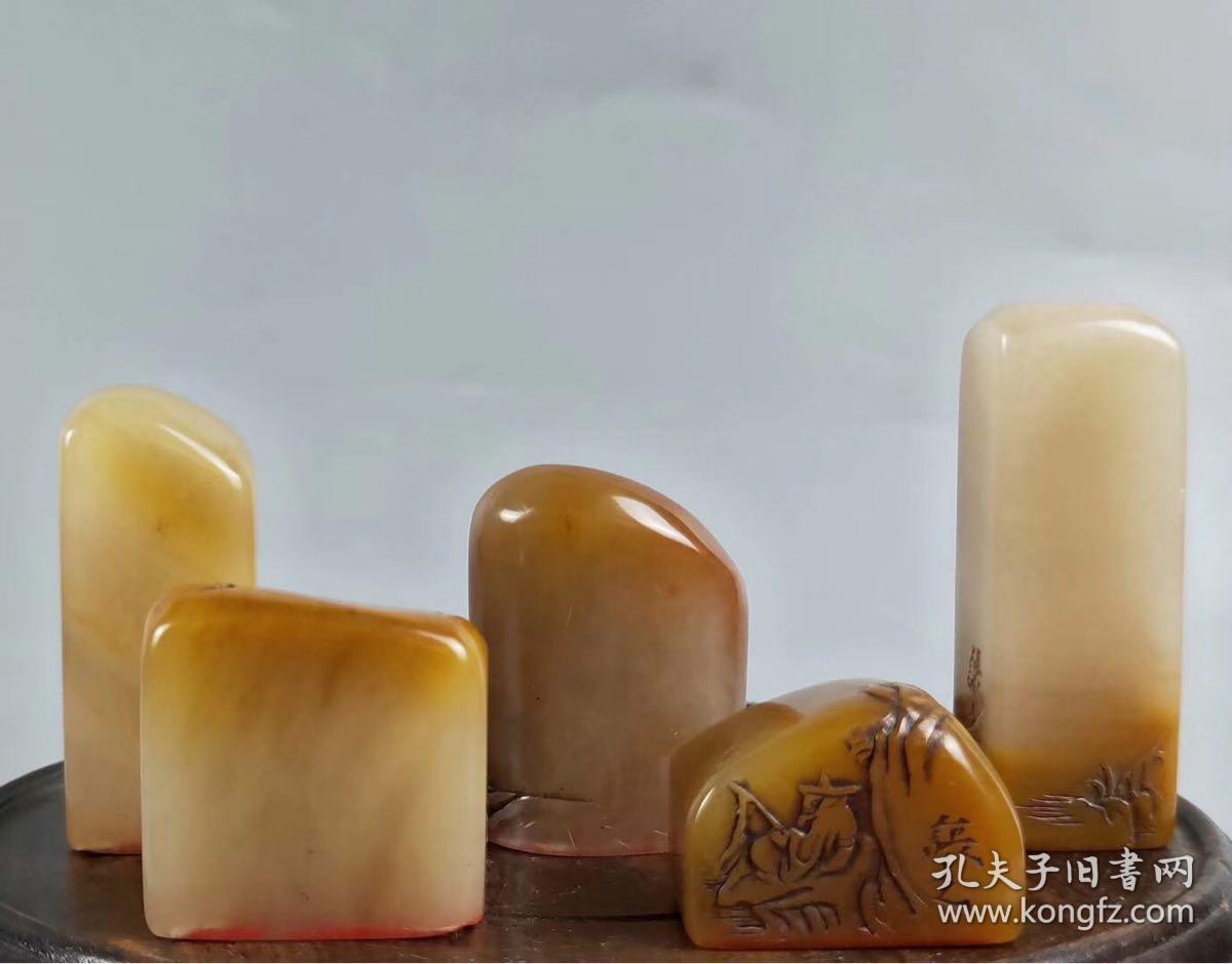 清代寿山石印章一套 ,带原装老刺绣盒,印章雕工漂亮,造型别致,收藏
