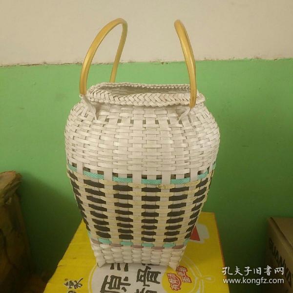 手工编织篮子鱼篓