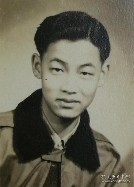 民国时期万岁照相馆出品《时髦男子半身照》原版黑白老照片一枚