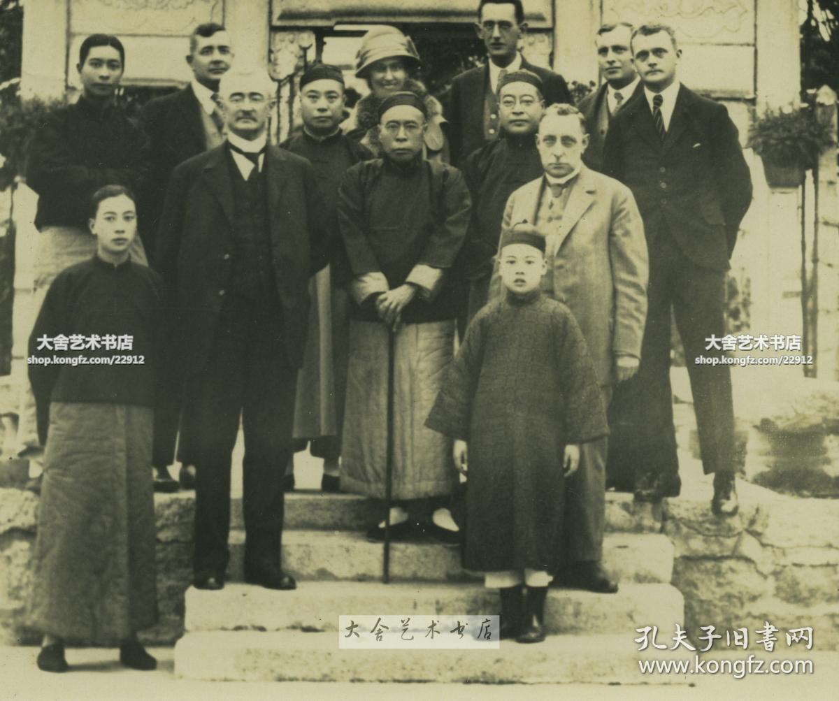 民国时期植物园木本园前中外人士合影老照片,17.9x12.9厘米