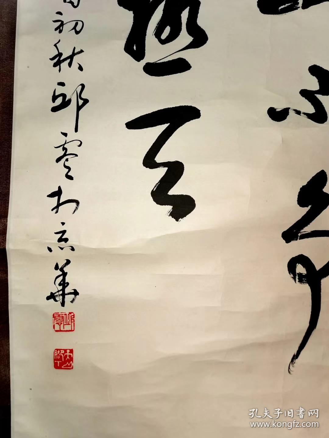 邱零,国家书法家协会二届理事,中国刻字研究会副会长,新疆书法家协会