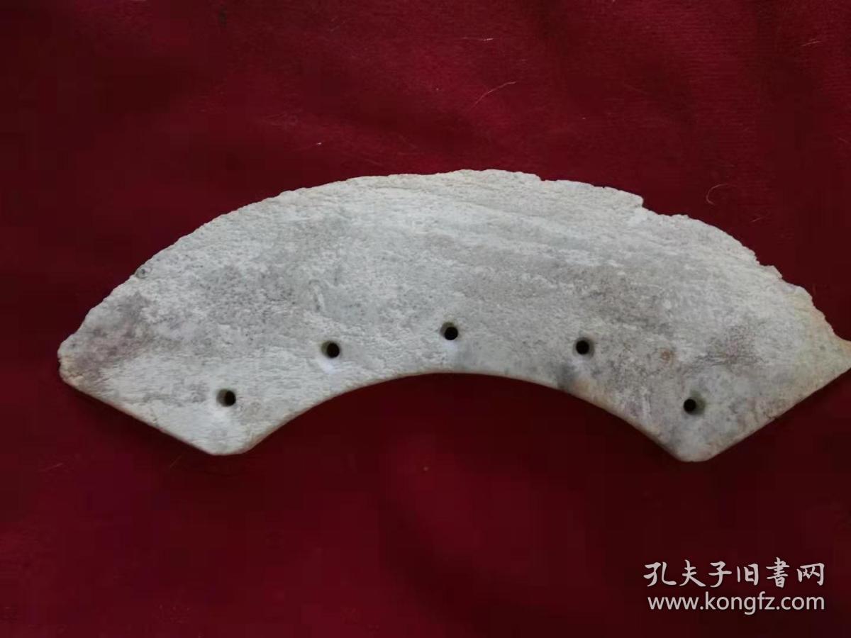 红山文化弧形五孔玉刀