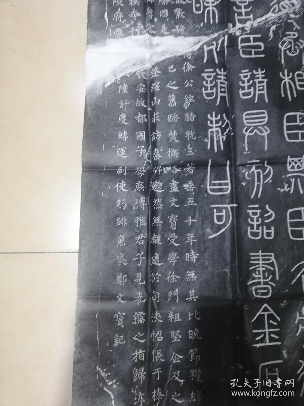 书写这种字体的时候要求中锋用笔,笔毫行进时不能有任何的波动和扭曲