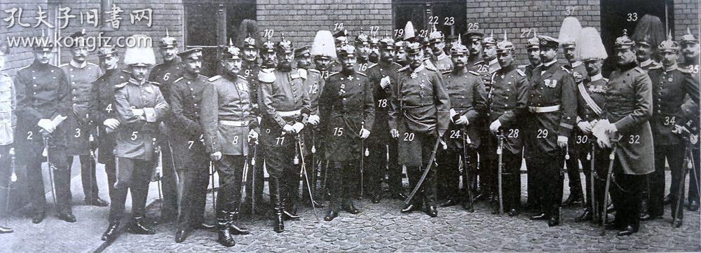 1901年书页照片《八国联军"名义"统帅瓦德西伯爵与联军军官的合影》