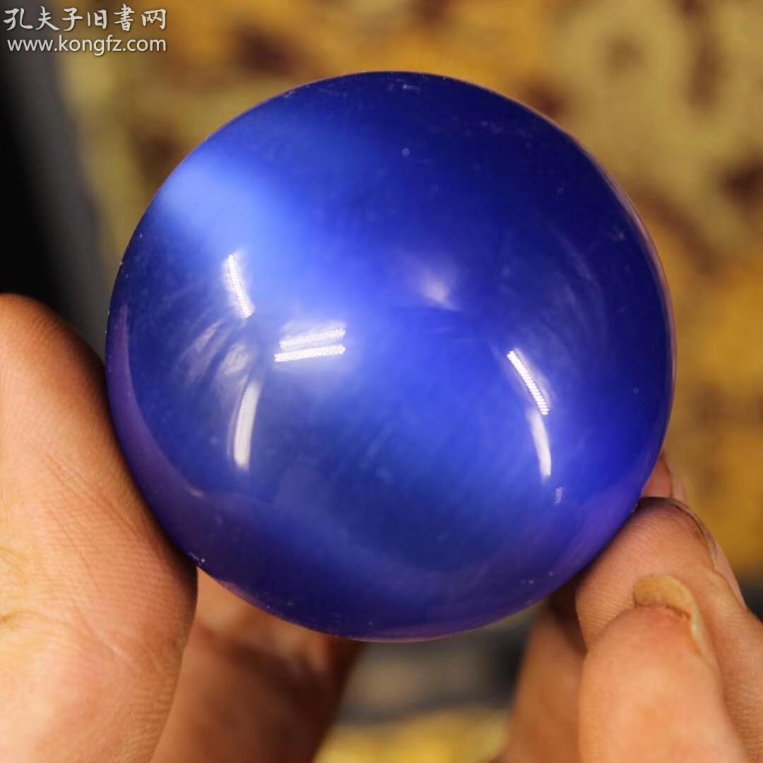 珍藏收老宫廷用珍贵罕见蓝色猫眼石一对 配老漆器盒子