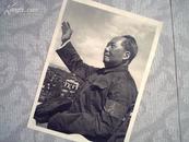 毛泽东佩戴“红卫兵”袖章黑白新闻照