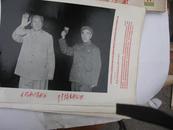 偉大領袖毛主席和它的親密戰友林彪副主席接見革命戰士相片版宣傳畫等8開3大張
