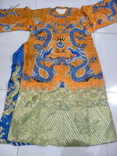 清代金线绣海水龙戏服