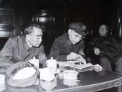 老照片新加洗：文革中的“毛泽东、林彪、周恩来”【5寸】
