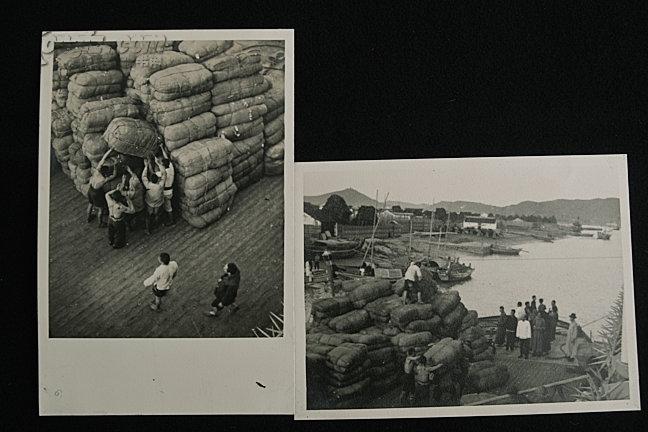 民国码头搬运棉花的搬运工老照片2张带泛银