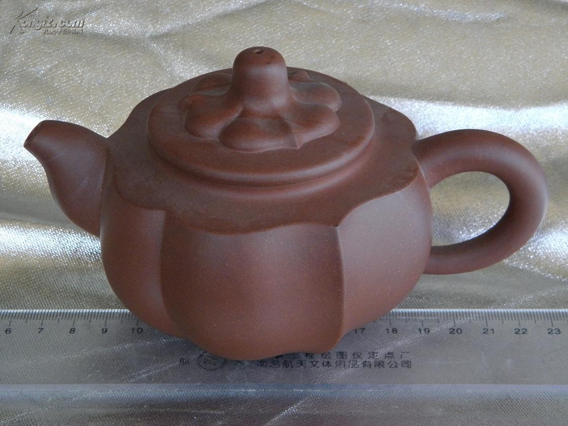 吴俊杰高级工艺师菱花壶一只 原矿底槽清 容量约310毫升 2010年制