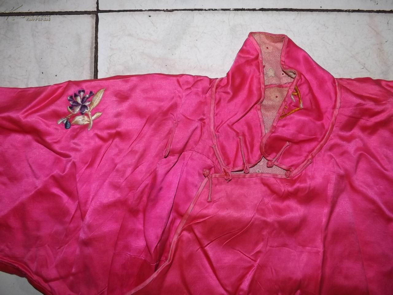 罕见清末民国老绣品:粉红缎面精绣"蜻蜓,蝴蝶,牡丹