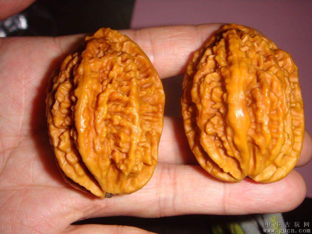 文玩核桃黄金甲一对(编号h004)