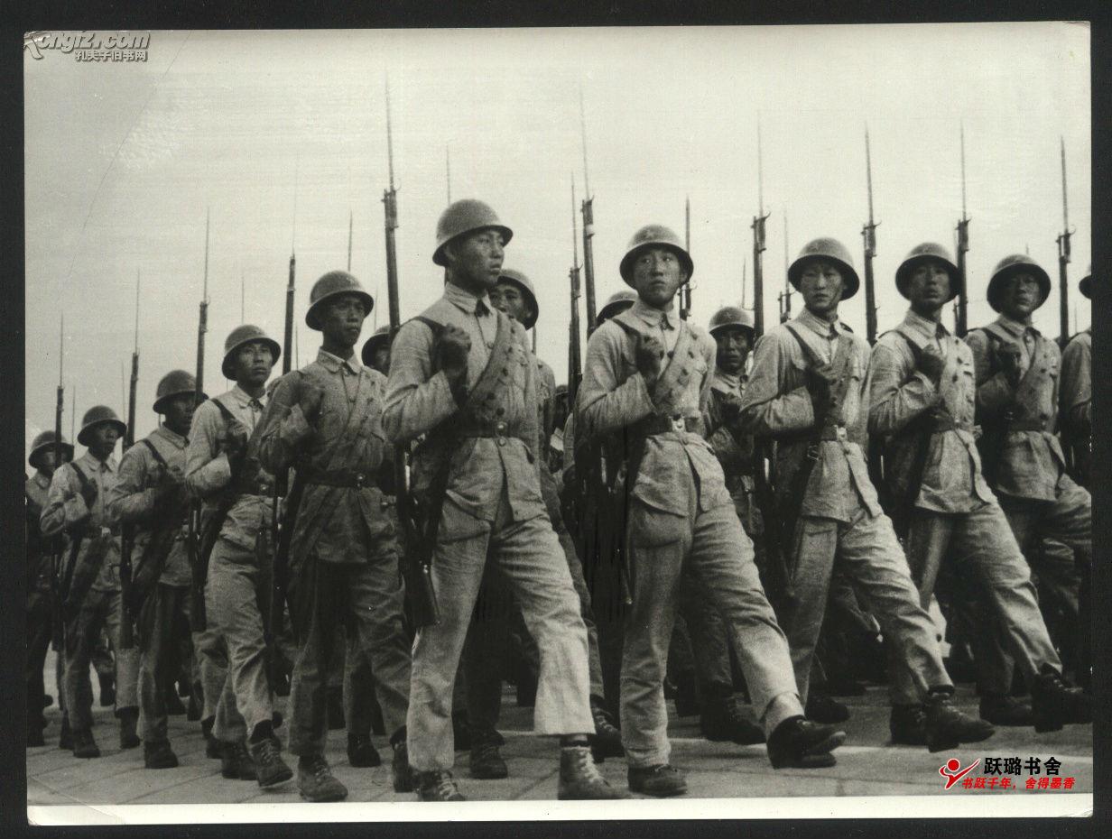 《1949年10月1日开国大典中国人民解放军陆军接受检阅原版黑白照片》