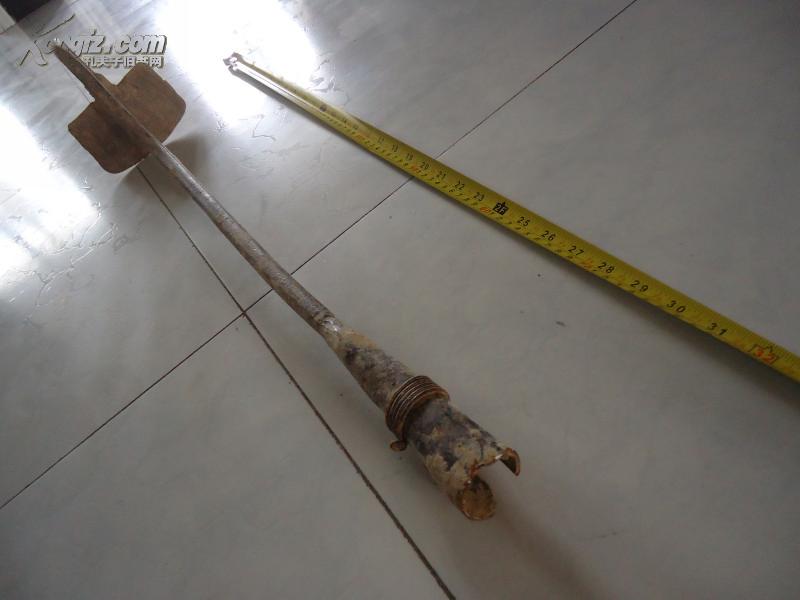 纯精铁制手工锻打制作的农用锄具(1米长,属大型具,按上木把有2米多长)