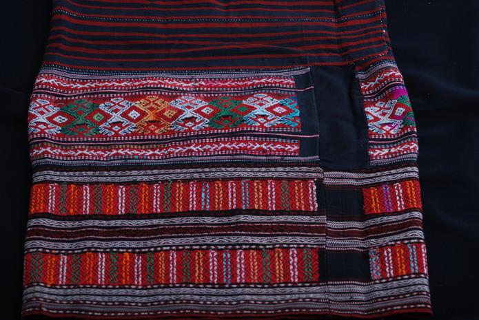 中国纺织活化石海南黎族古董老黎锦筒裙人形纹2