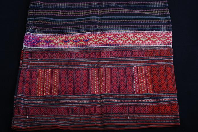 中国纺织"活化石"-海南黎族古董老黎锦-筒裙-青蛙纹