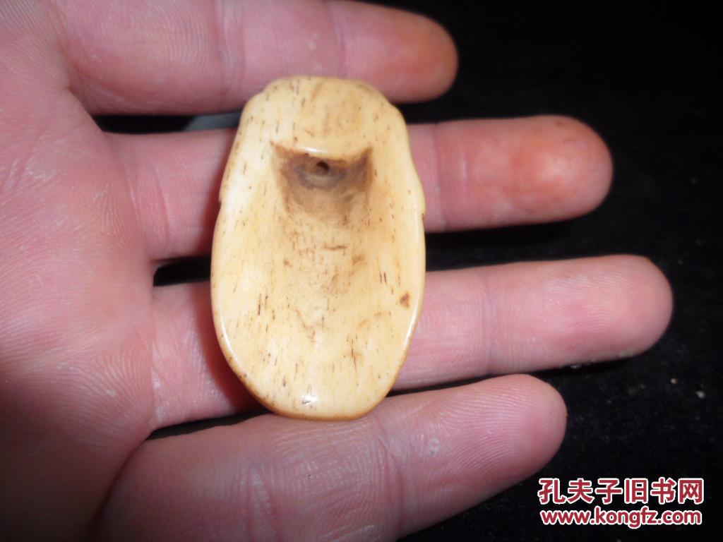 在西藏收来的一个骨头的寿星不知道是什么骨头的都有开片了