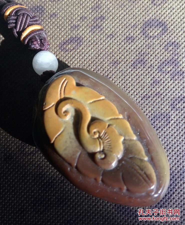 鸡肝石灵芝图案手把件