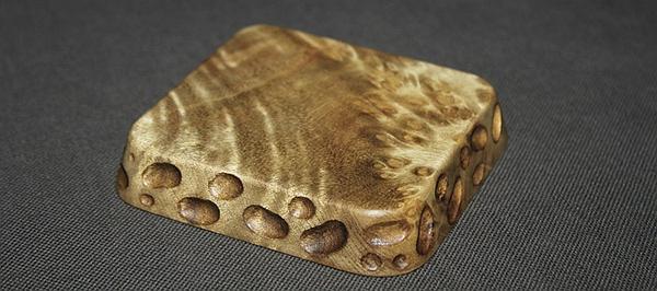 *珍品*终身保真*缅甸黄金樟瘿木老料精工文玩小件底座*双面荧光影子纹