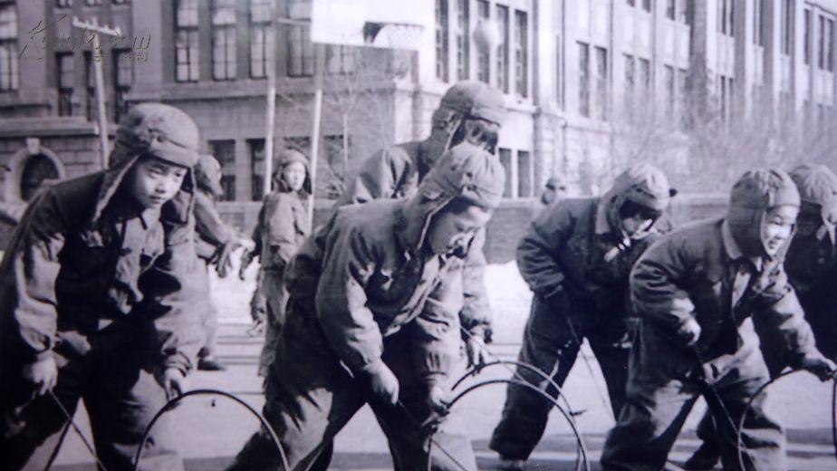 老相片,旧时的回忆,滚铁环