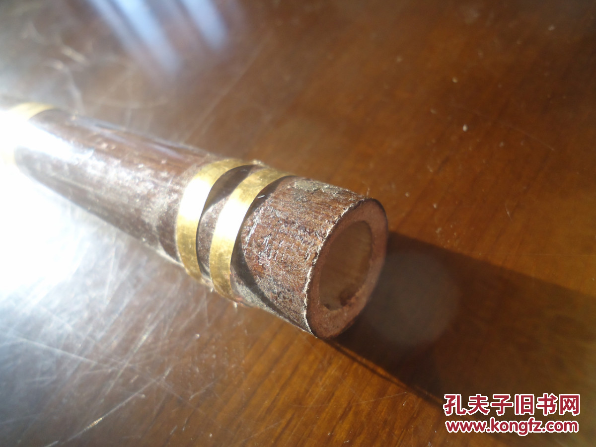 一根早年间民间老人自制的老竹笛子