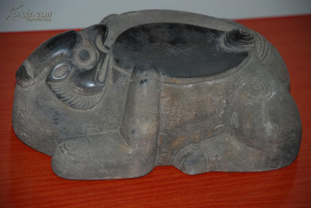 瑞兽黑青石砚台一方 古朴厚重 砚心细腻 稀见