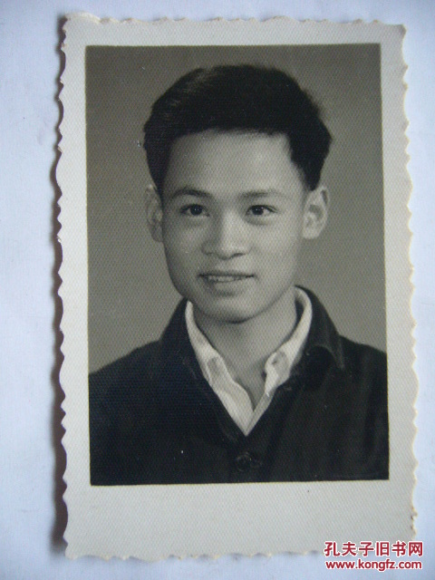 老照片男青年
