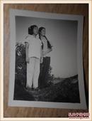 黑白老照片：1955年两女生留影