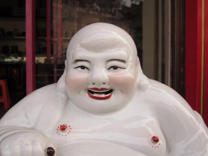 很难得民国的一尊名家佛像,釉水一流,开脸庄严,祥和,慈眉善目,笑口常