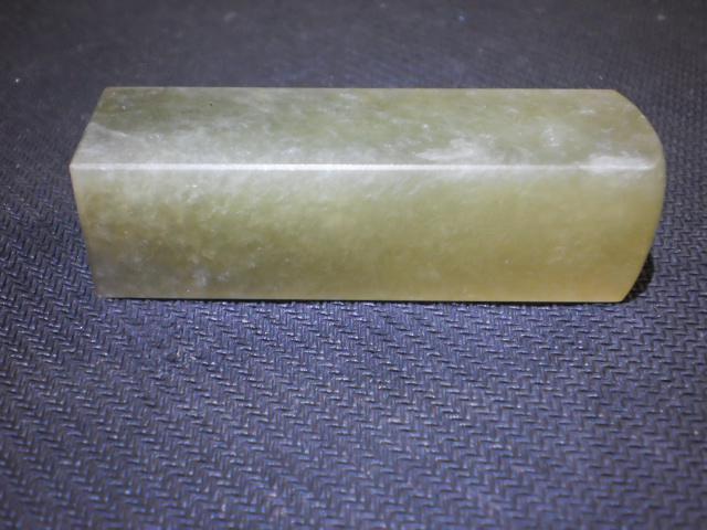 青田岩门晶玻璃冻!生于岩矿缝隙之中,质纯无杂质,内含结晶丝.已绝产!