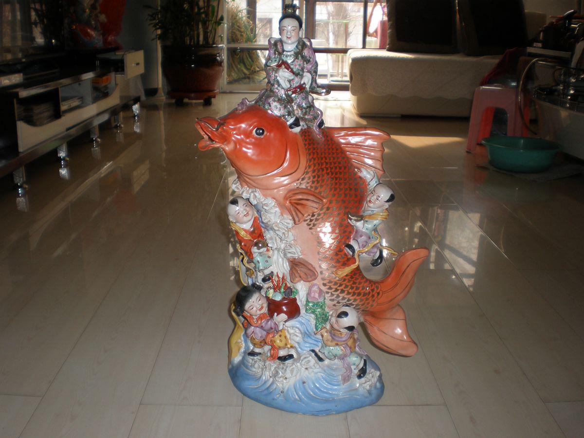 名家大型五子登科五子送福五个小孩子抱大鱼瓷雕