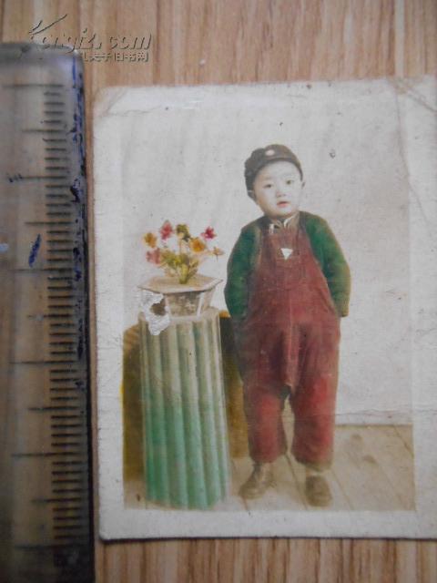 民国老照片戴青天白日帽徽穿开裆裤的儿童彩色照片