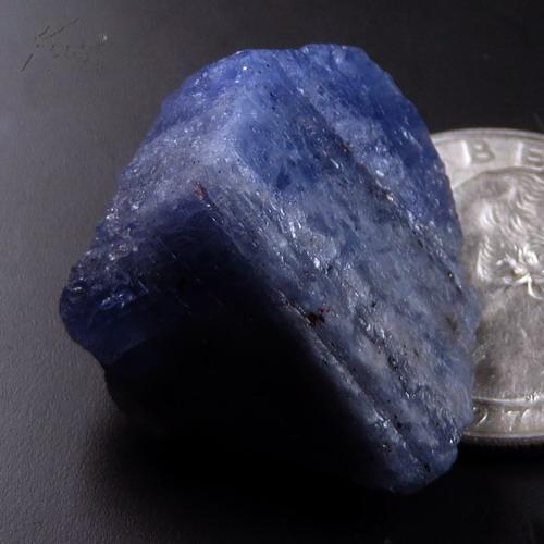 5ct(11.8克)坦桑石原石yta2958,尺寸:24*19*15mm,硬度:6.5-7.