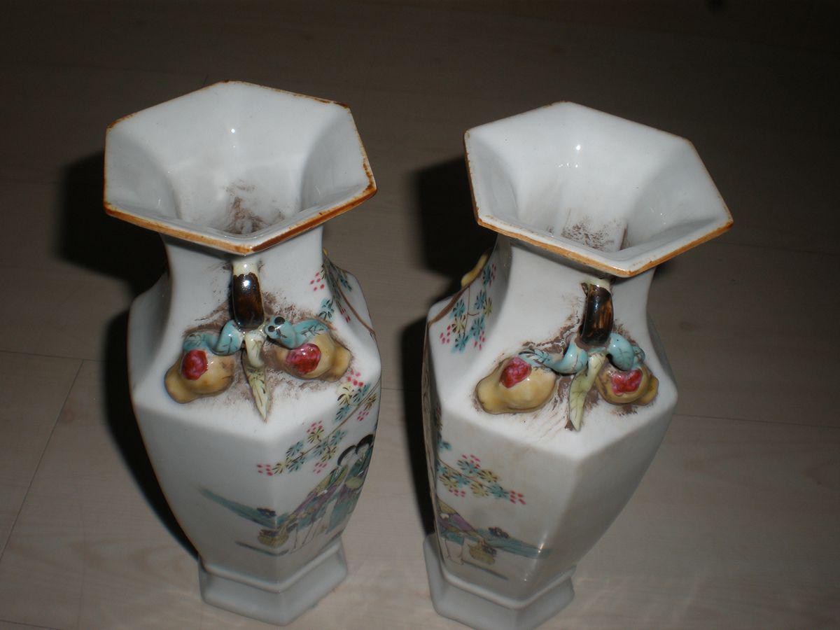 景德镇民国老瓷器:罗仲林绘制斗彩人物美女棱型寿桃花瓶摆件一对