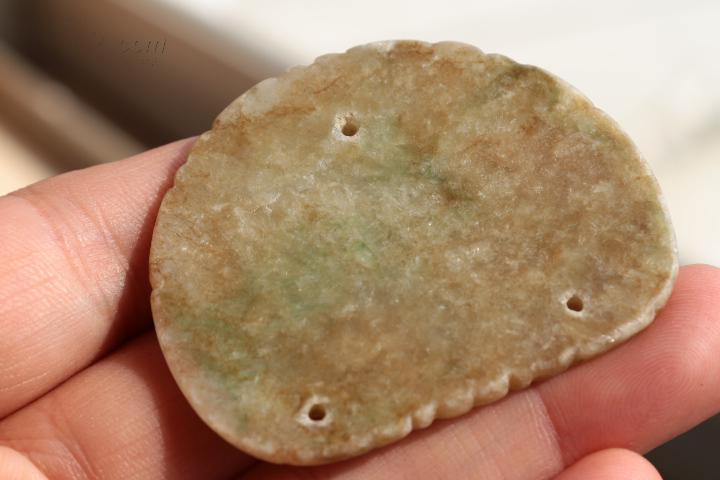 出土翡翠大开门明清老坑糯米种带沁厚实翡翠三孔花帽片