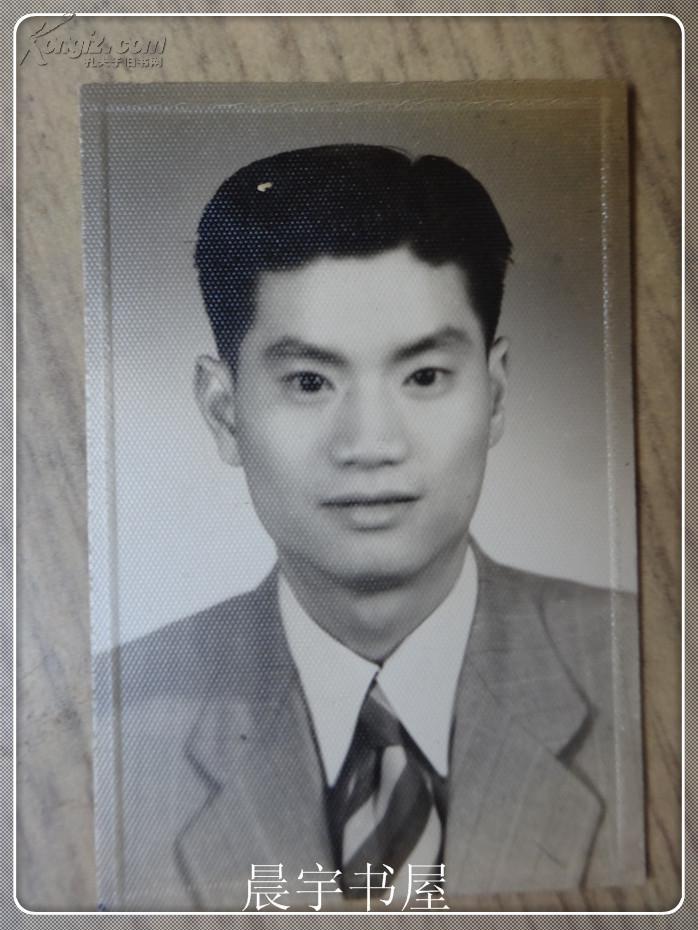 民国老照片——穿西服男士留影