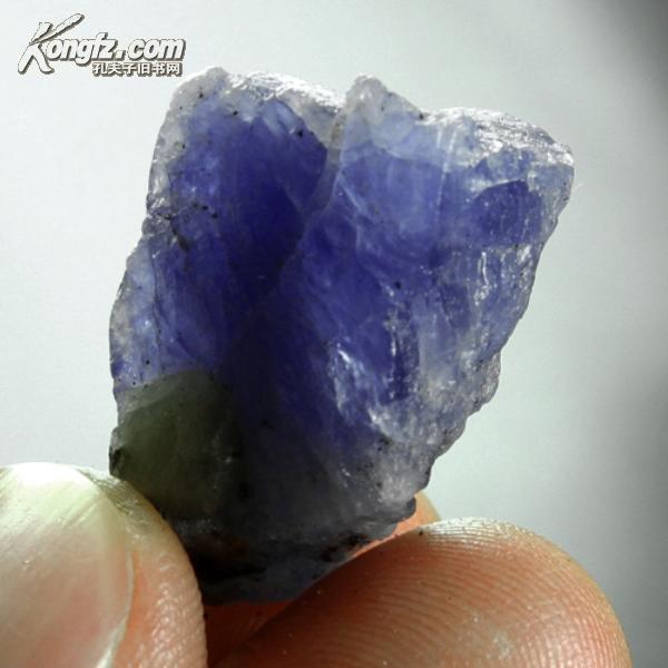 来自于坦桑尼亚的坦桑石原石yta3145,保真,尺寸:25*15*13mm,重量:40.