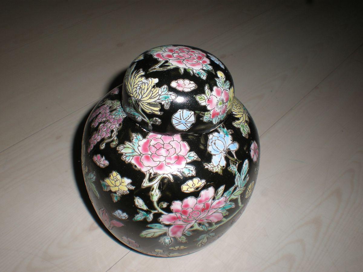 包老保真60年代厂货红色收藏瓷器手工绘画粉彩黑底万花花卉纹罐子坛子
