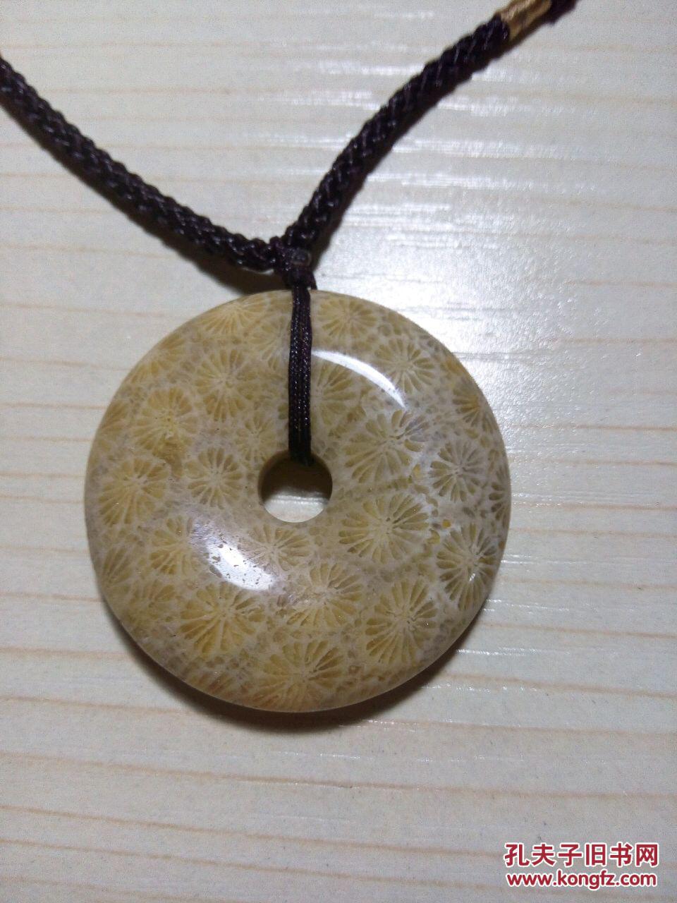 精美珊瑚玉吊坠平安扣项链