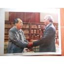 剪画 毛泽东主席同布托总理握手