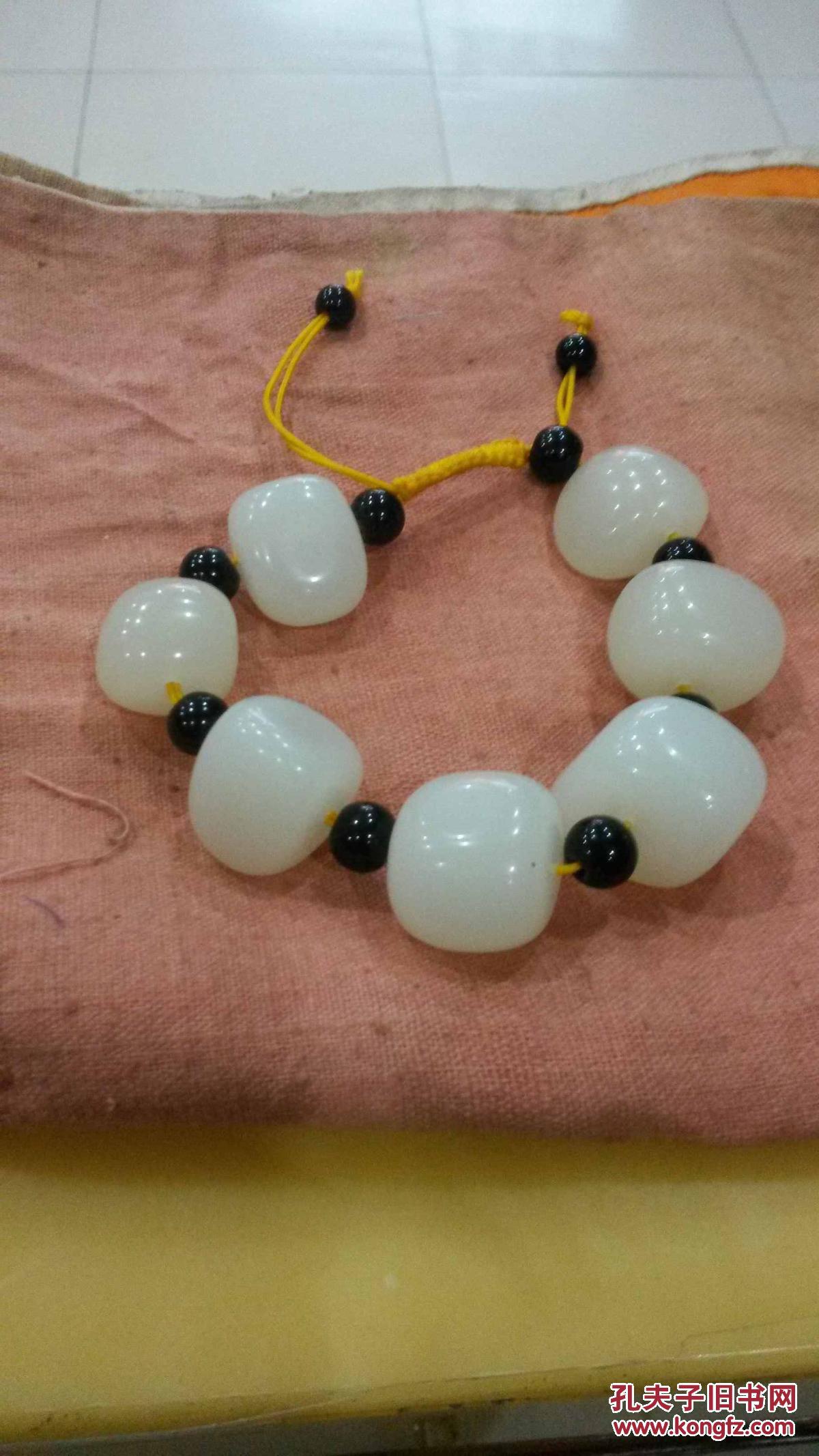 昆仑玉籽料手串,很是漂亮!