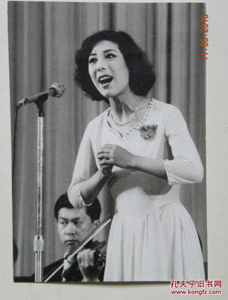 天津歌舞剧院"关牧村"女生独唱《我们正年轻》80年代