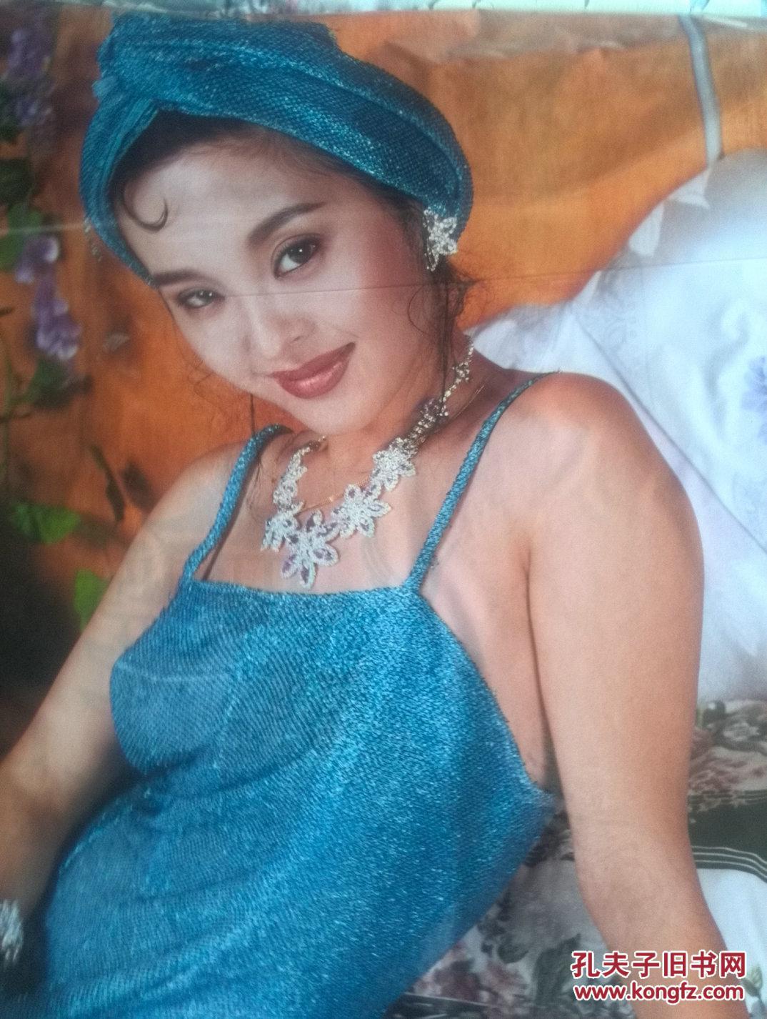 美女挂历.12张全,6,7月为一张.