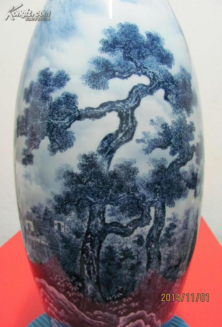 春山乡情青花瓷瓶一件谢德标作品