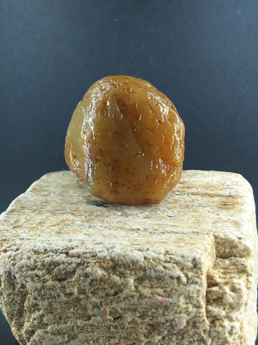 寿山坑头田黄原石,原皮原貌,饱满通透,重61克,少见的无砂无裂大原石.