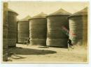 民国时期东北满洲辽宁开原的大豆农业生产和收储囤积谷仓老照片，14.9X10.6厘米