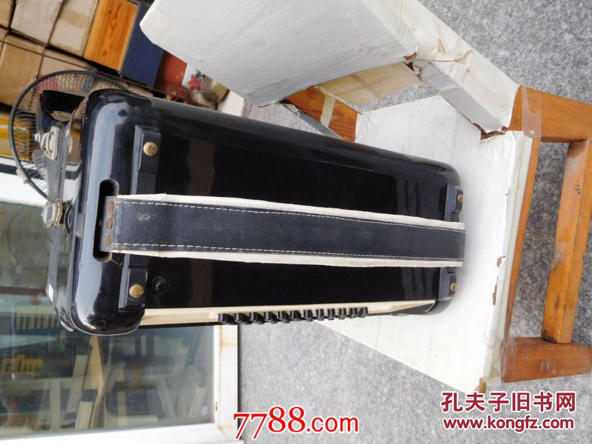 金杯牌手风琴(品好,缺背带,详见书影)音质好